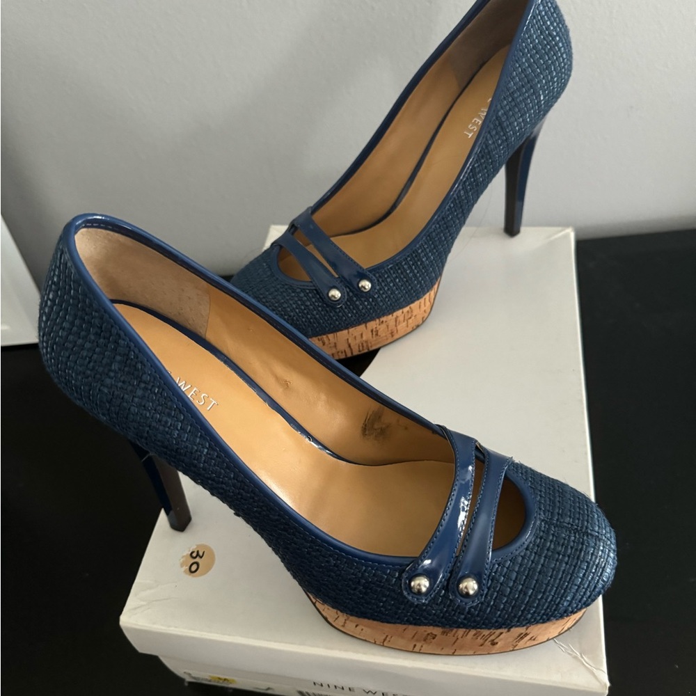Size 9 woman’s Nine West heals!